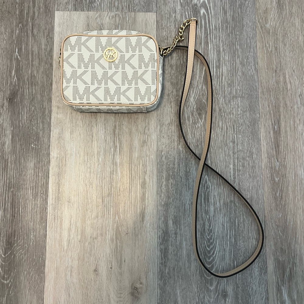 Micheal Kors cross body bag